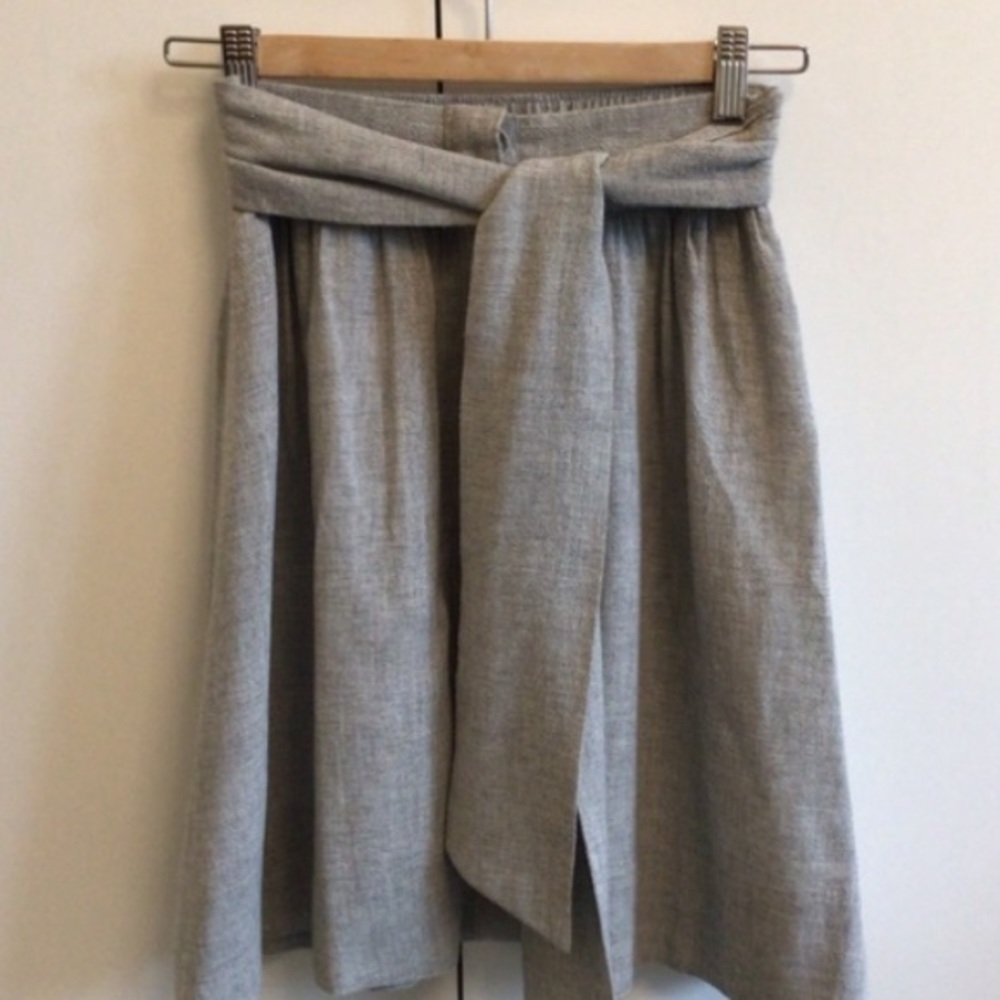 Club Monaco skirt- grey size 4